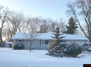 218 S Park Ln, Le Sueur, MN 56058
