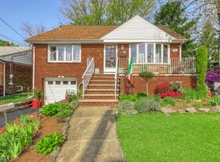 1069 Fairview Ln, Fort Lee, NJ 07024