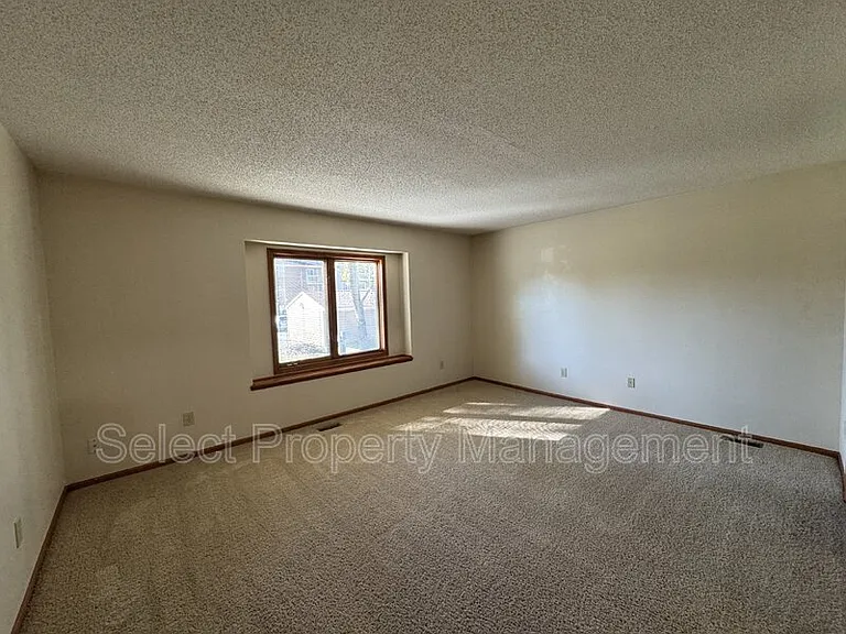 7401 Montclair Dr — Photo 10