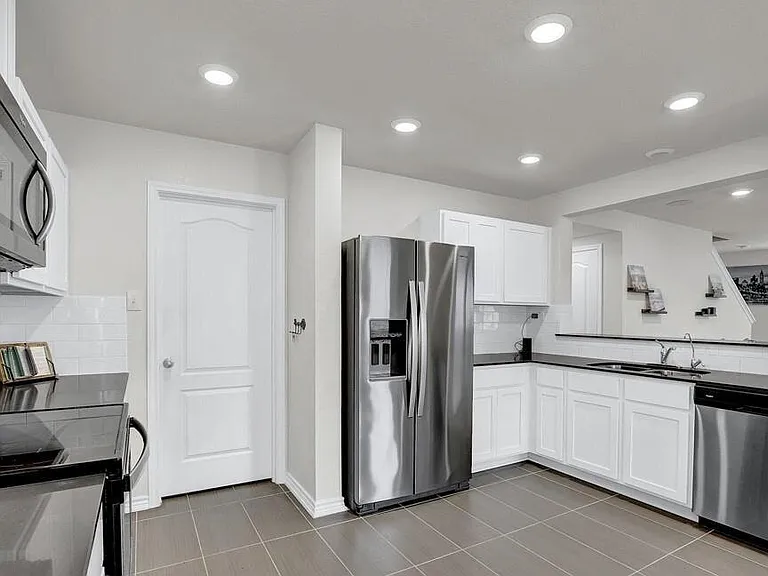 667 Anthem Ln — Photo 11