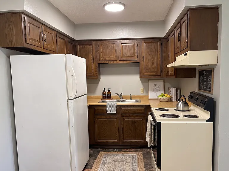 3863 Paige Dr — Photo 2