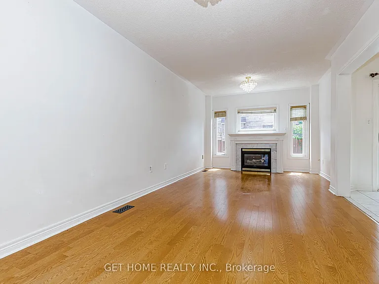 147 Foxchase Ave W — Photo 14