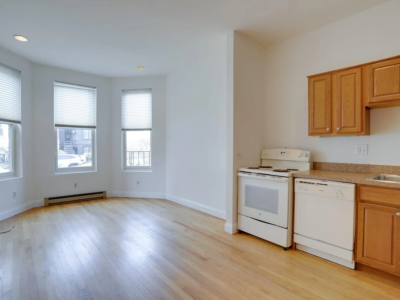 1 bed, 668 sqft, $2,200 — Photo 2