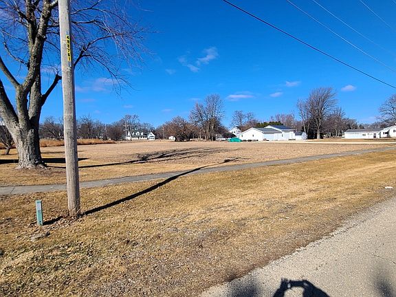 3rd image of 104 N East Ave