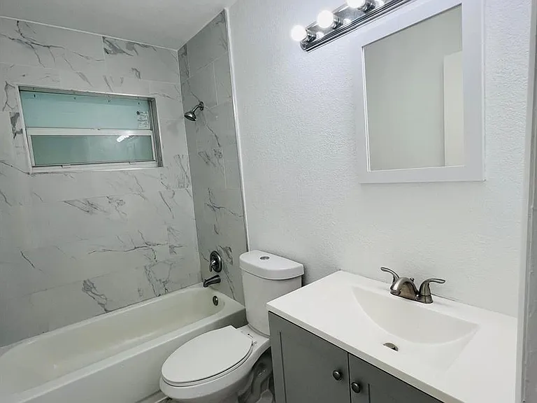 525 NW 22nd Ave — Photo 12