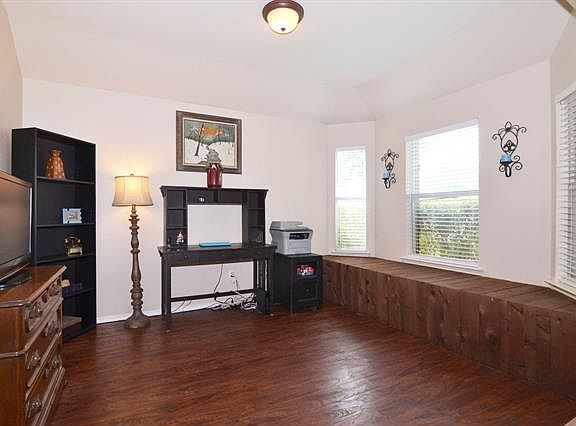 3rd image of 208 Shadybrook Dr