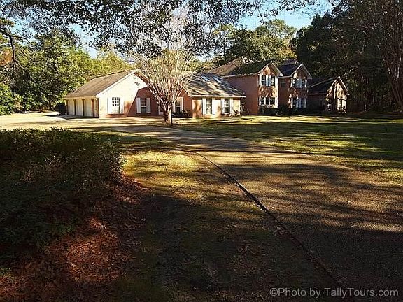 4th image of 179 Rosehill Dr W