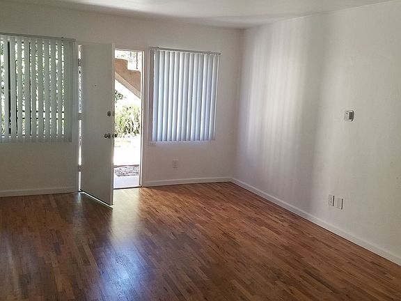 5th image of 7111 Whitsett Ave APT 2