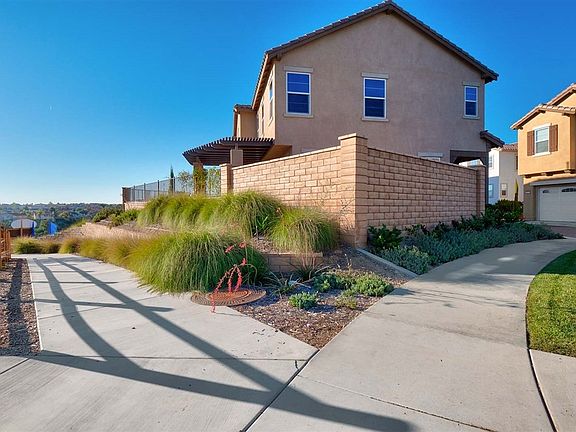 Walking Trail behind home offers privacy
