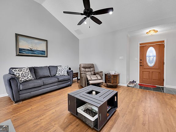 5th image of 149 Meridian Dr