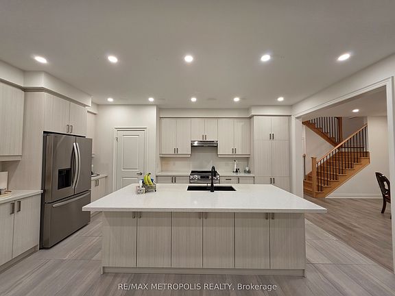 4th image of 10 Wraggs Rd