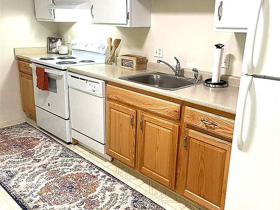3rd image of 11 Saint James Pl APT 1103