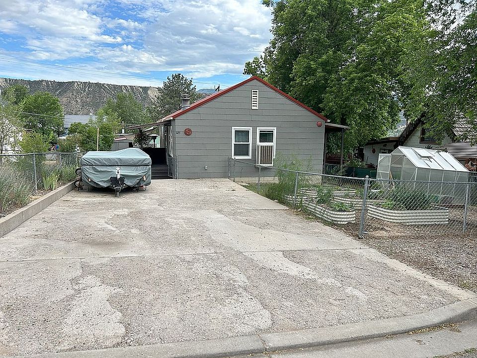 Driveway/front of house 