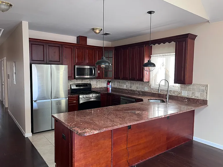 43 Ravine Ave #1 — Photo 3