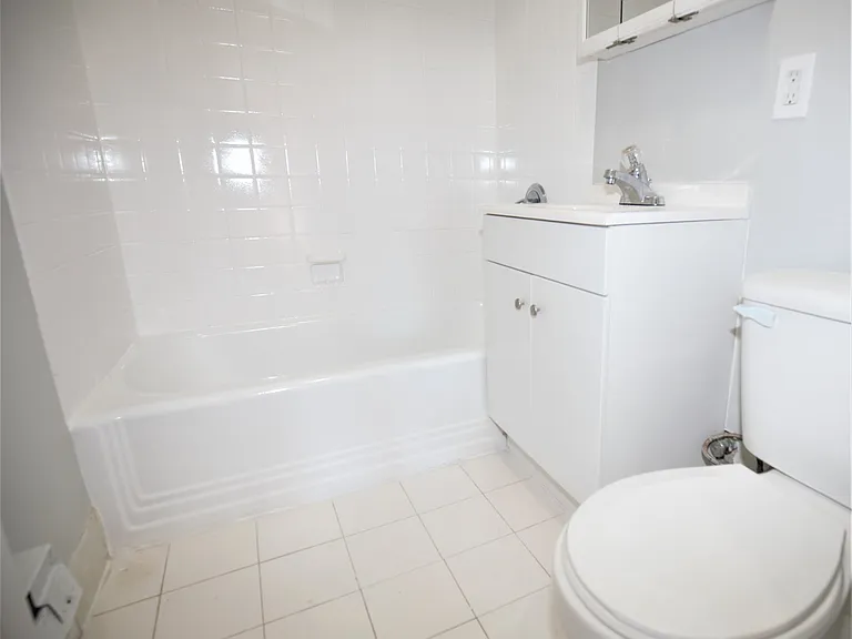 302 Washington St #1 — Photo 5