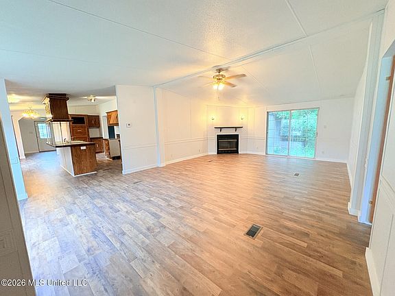 3rd image of 4 Hurst Dr