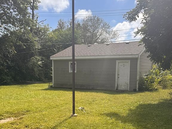 4th image of 2221 Carmel Blvd