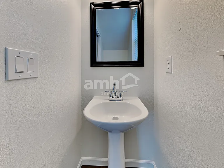 10111 NE 28th Pl — Photo 8