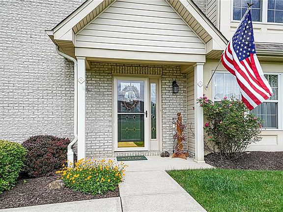 2nd image of 715 Manor Dr