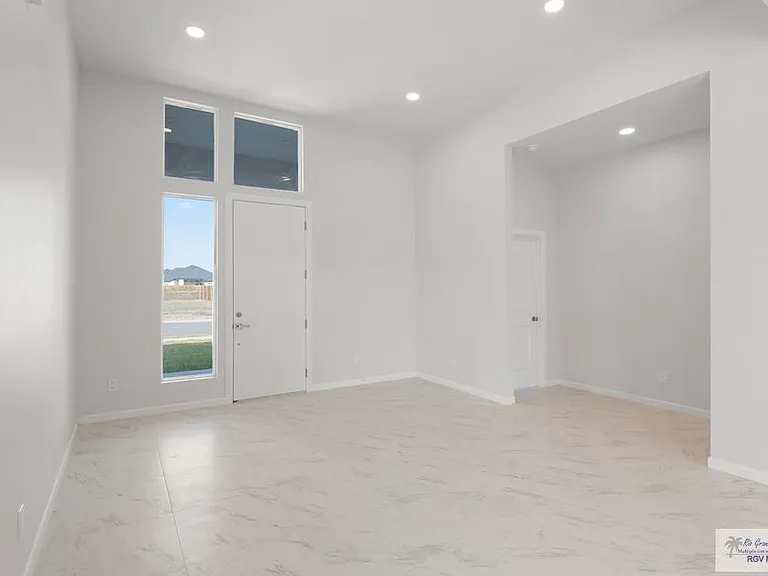 6941 Diamond Cove Dr — Photo 10