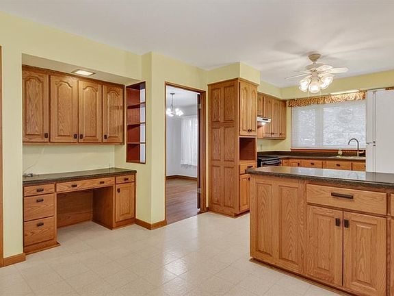 4th image of 530 E Taft Street