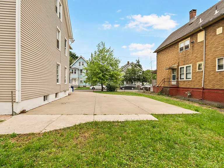 354 Poplar St #2 — Photo 16
