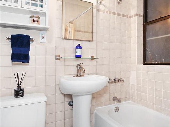 3rd image of 220 E 82nd St APT 1FW