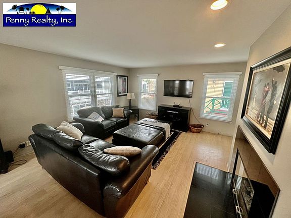 3rd image of 719 Coronado Ct