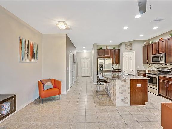4th image of 6821 Holly Heath Dr
