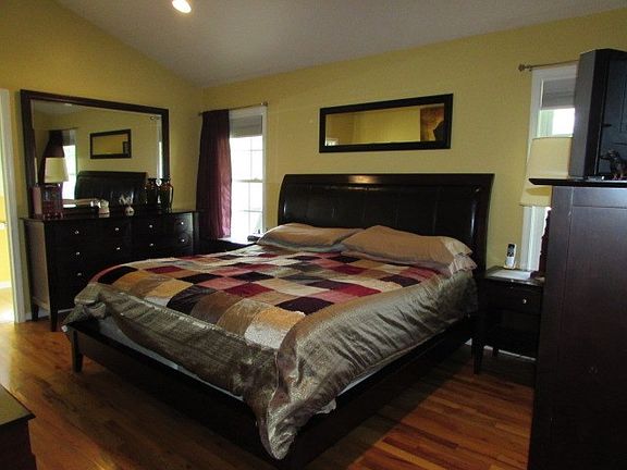 5th image of 205 Wythe View Dr