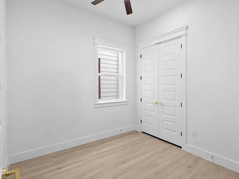 819 N Loop #A — Photo 20