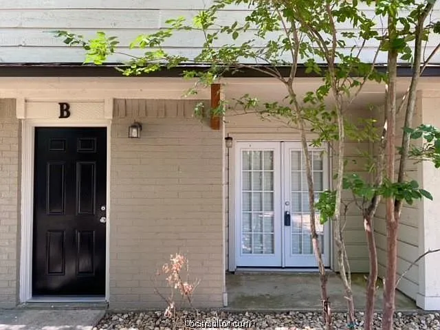 2 bed, 1.5 bath, 958 sqft, $1,400 — Photo 1