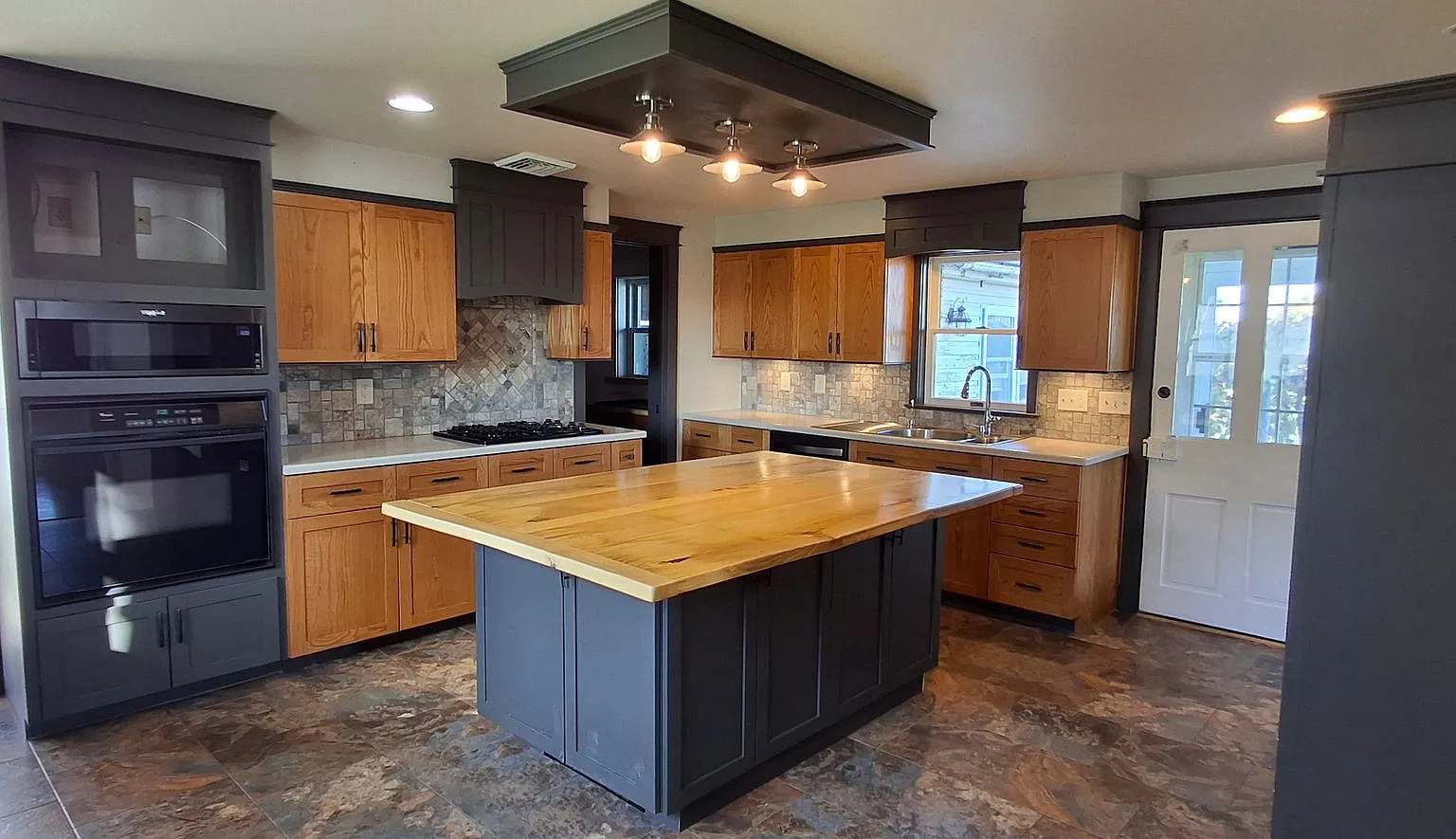 3 Bedroom 2.5 Bathroom Available in Marietta! — Photo 3