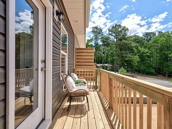 4th image of 704 Orchard Vista Cir