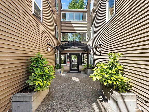2nd image of 215 20th Avenue E #201