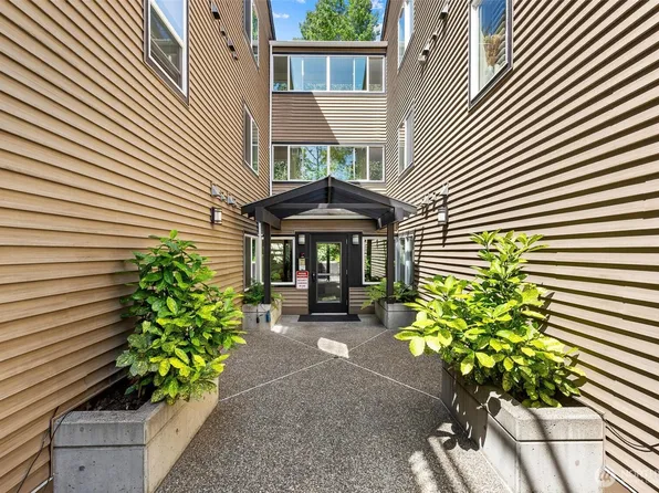 215 20th Avenue E #201, Seattle, WA 98112