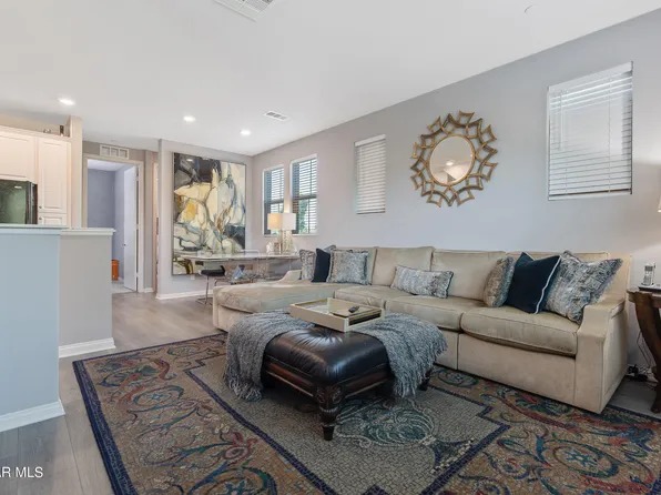 14125 W Willow Ln, Van Nuys, CA 91405