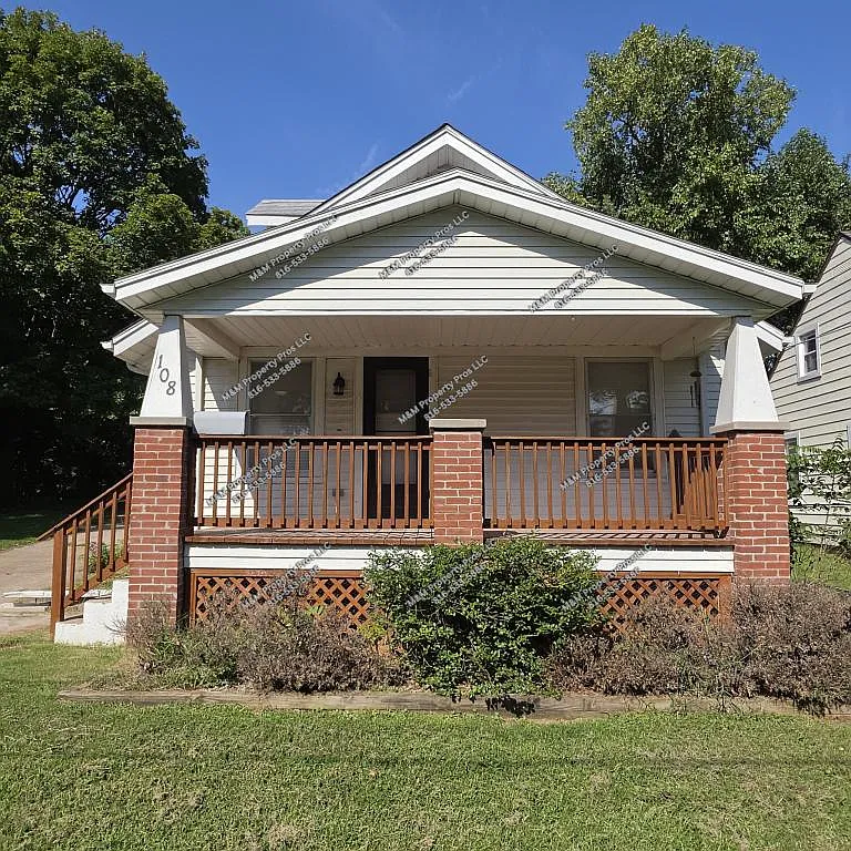 108 Hedges Ave — Photo 2
