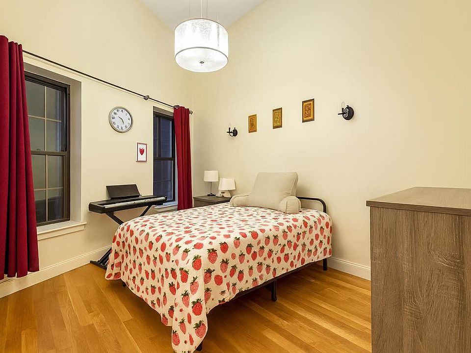 2nd image of 146 Evergreen Ave APT 3F