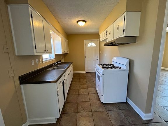 4th image of 2660 Meadowbrook Dr