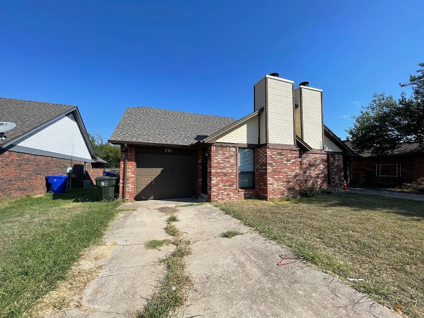 Spacious duplex in Norman available August 5 — Photo 2