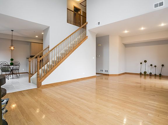 3rd image of 960 Enfield Dr #0