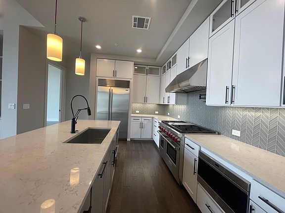 4th image of 1006 Bannock St #1612