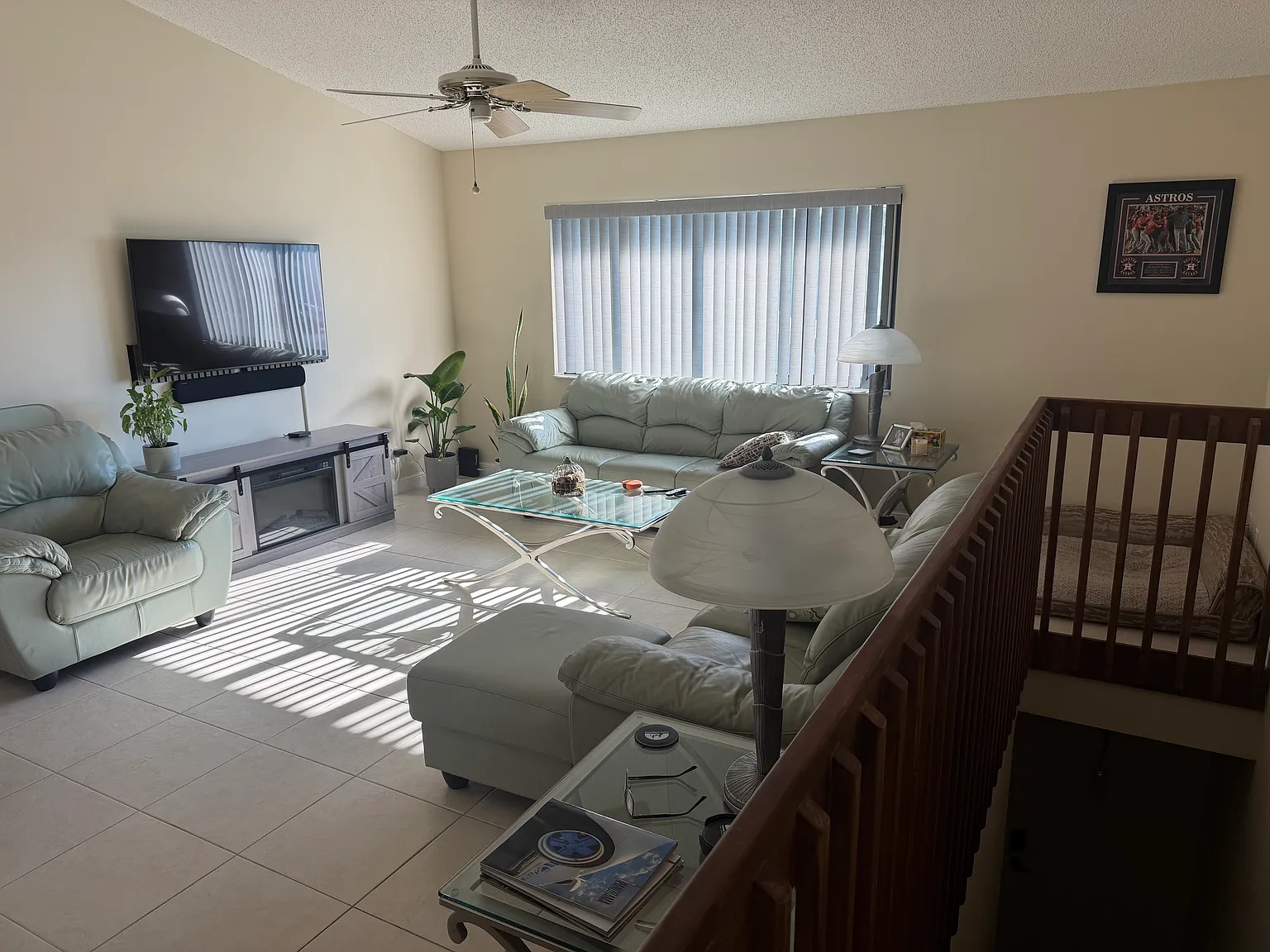 1 bed, 732 sqft, $1,900 — Photo 1