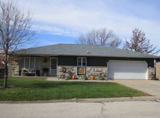 745 Highland Ct, Holy Cross, IA 52053