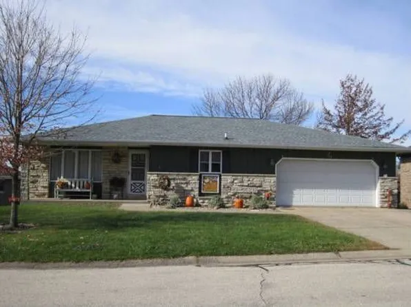 745 Highland Ct, Holy Cross, IA 52053