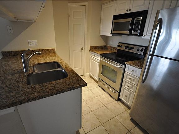 4th image of 1000 W Horatio St APT 122