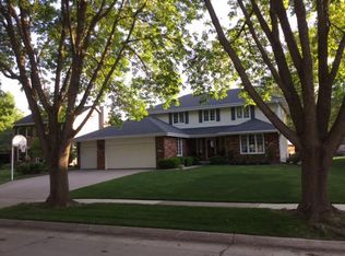 6036 Greywood Cir, Johnston, IA 50131
