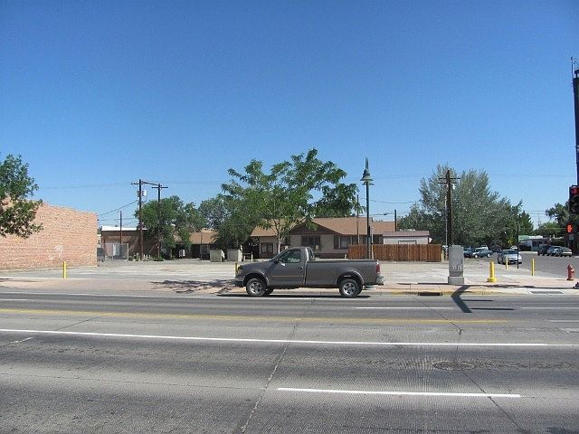1st image of 422 E Main St