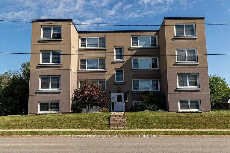 2 bed, $1,699 — Photo 1